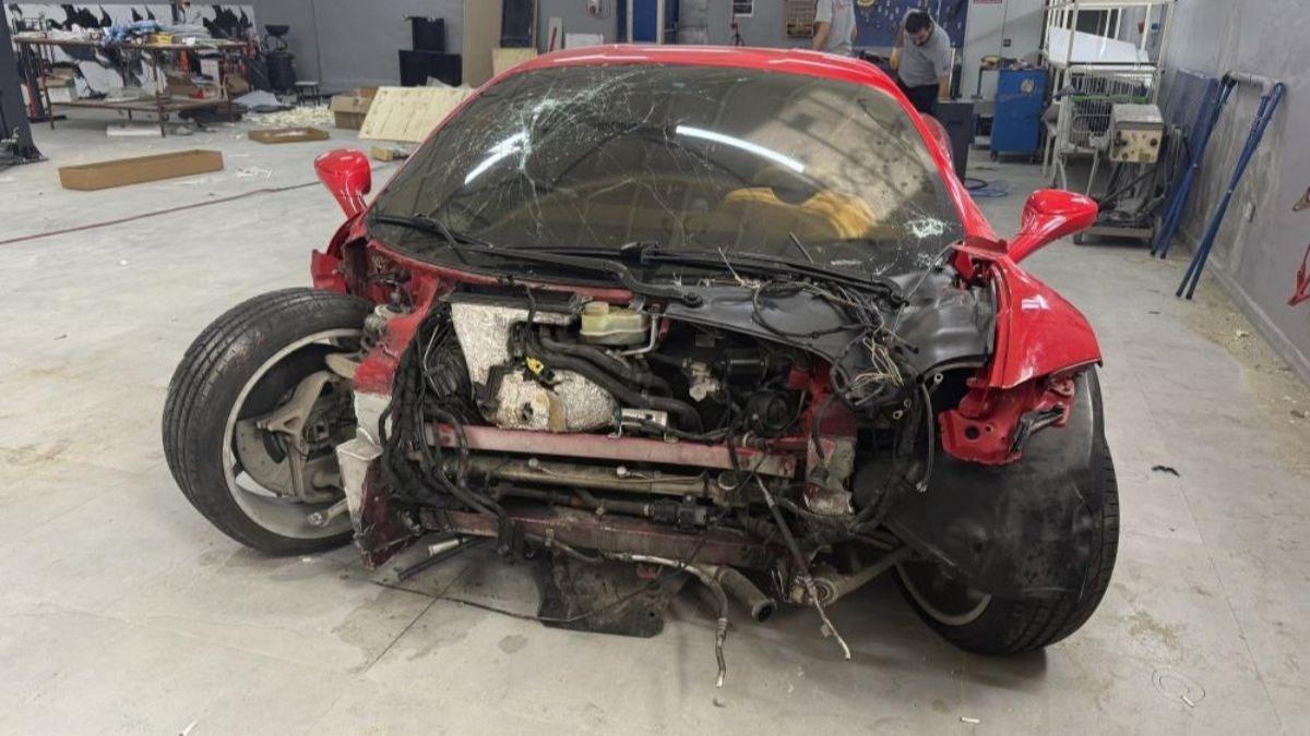 17 milyonluk Ferrari hurdaya dnd! Usta, olay olan kazay anlatt