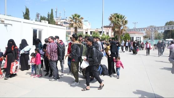 Gnll dnler hzland: Adana'dan 691 Suriyeli daha lkelerine uurland
