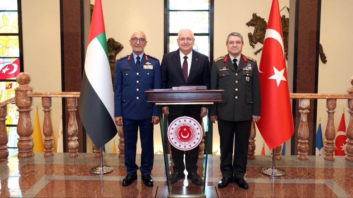 Krfez'den Trkiye'ye kritik ziyaret! Bakan Gler tarafndan kabul edildi