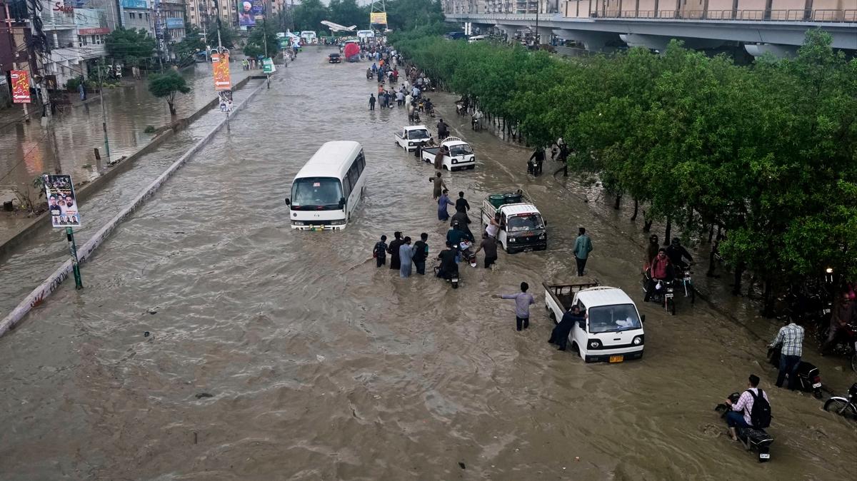 Muson yamurlarnda can kayb 746'ya kt
