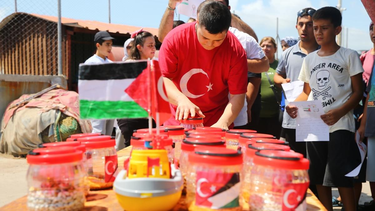 Otizmli ocuklardan Gazze'ye umut mektuplar... ielere koyup denize braktlar