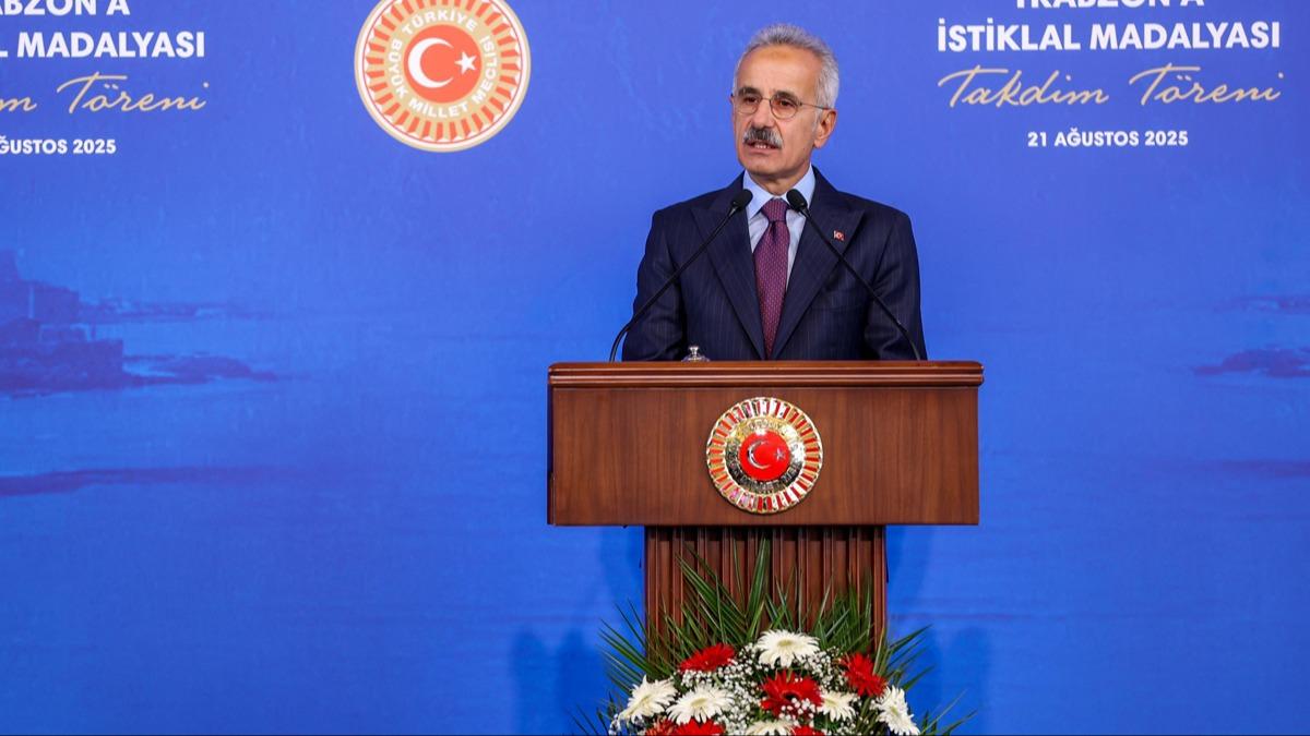 Trabzon 101 yl sonra stiklal Madalyas'na kavutu! Bakan Uralolu: radenin, cesaretin ve fedakrln sembol