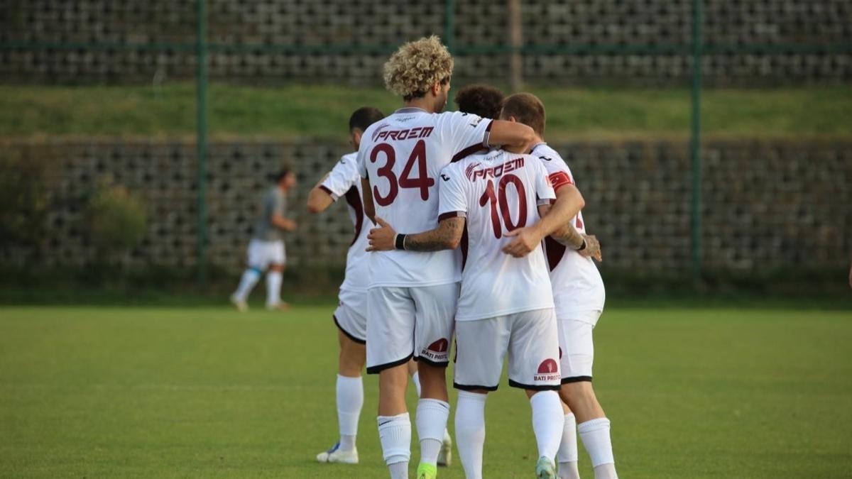 Elazspor, sezonu evinde ayor  