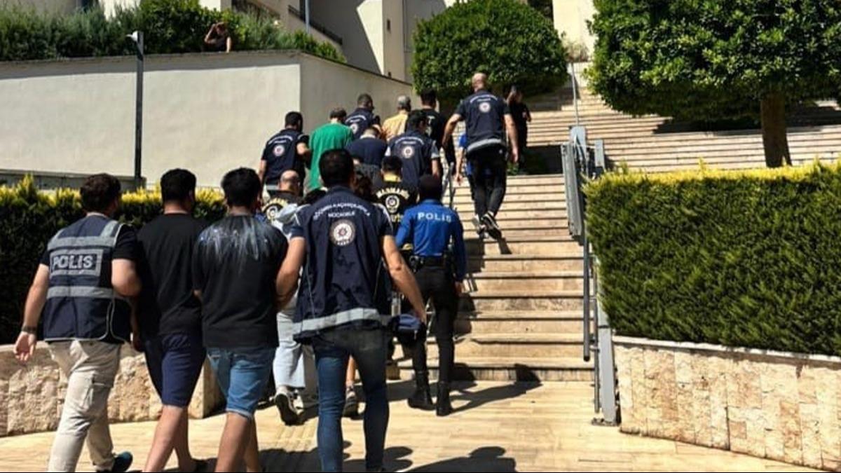 Mula'da insan kaaklarna byk darbe: ok sayda tutuklama