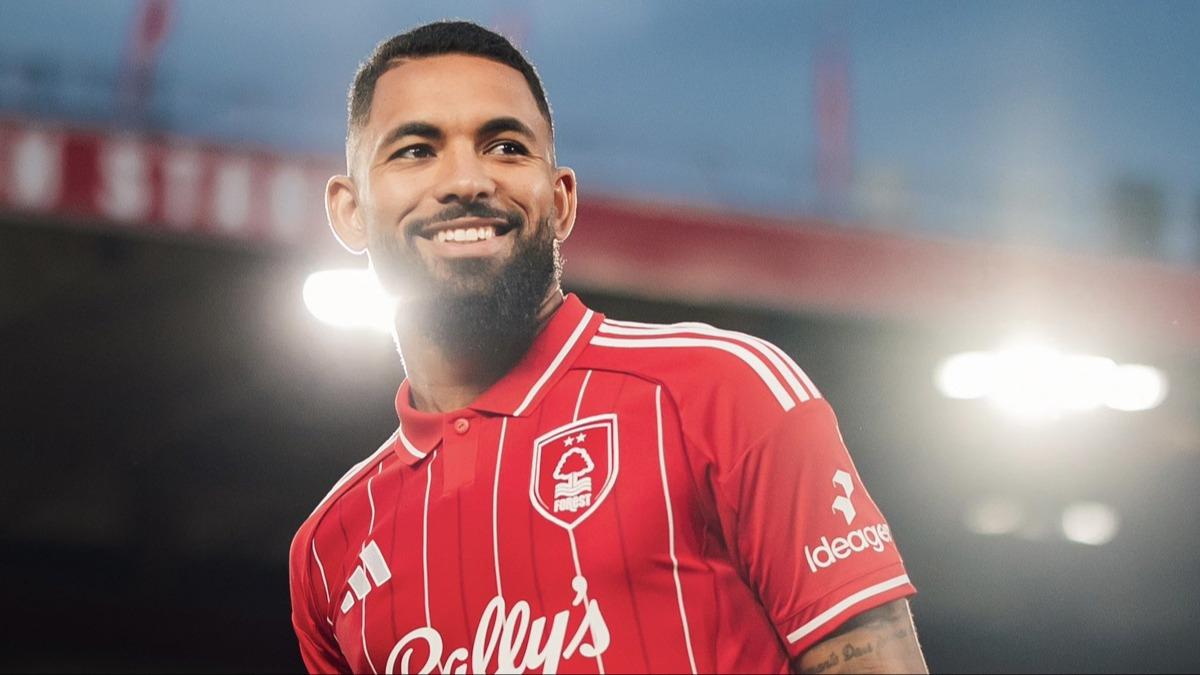 Nottingham Forest, Douglas Luiz'i kadrosuna katt