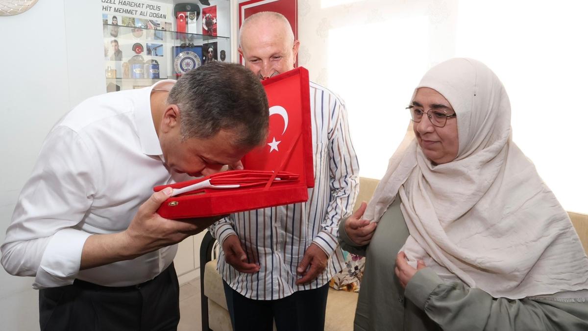 Bakan Yerlikaya'dan ehit ailesine ziyaret: Aziz hatralar asla unutulmayacak