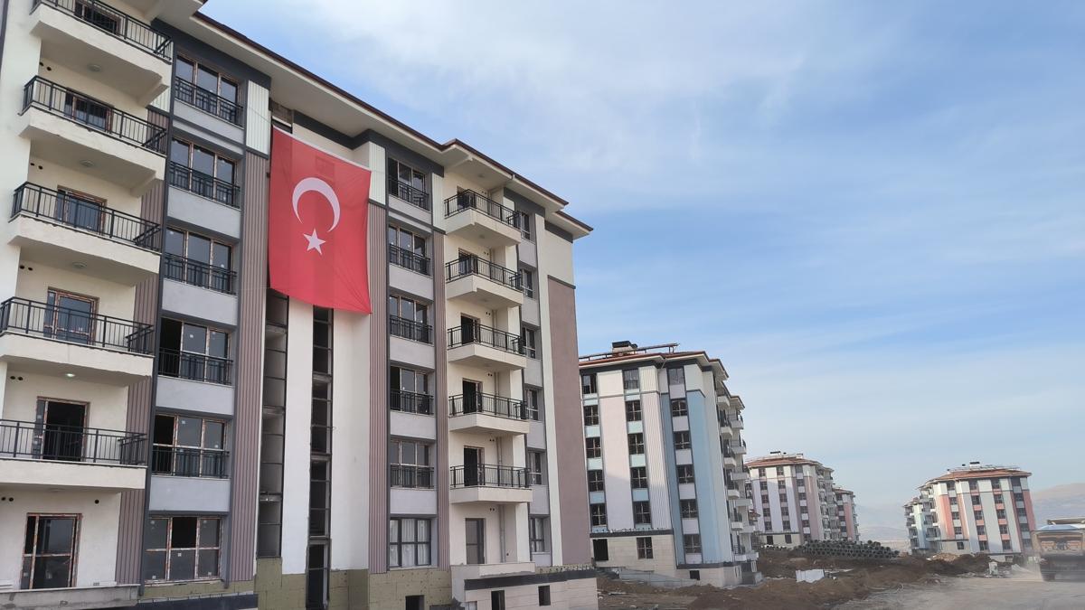 Depremin yaralar sarlyor: Afet konutlar teslim edildi