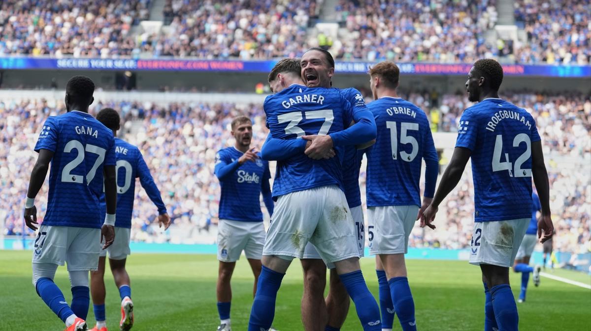 Everton evinde 2 golle kazand