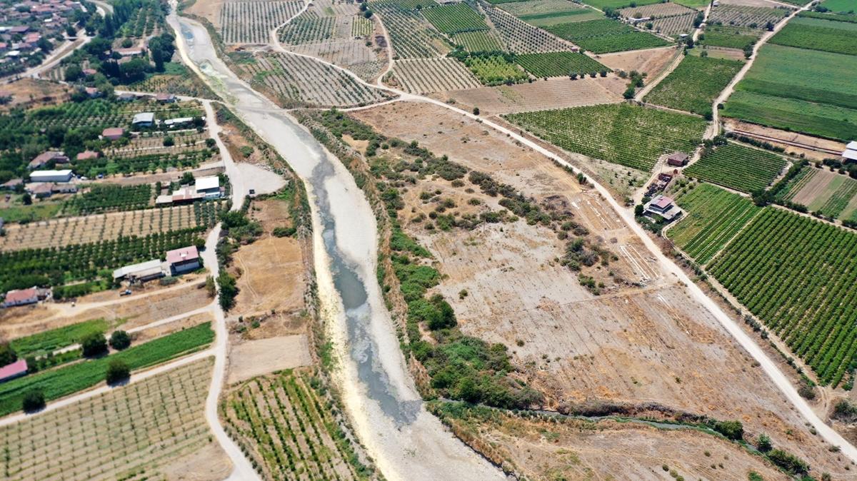 Kurakln etkisiyle Gediz Nehri'nin baz blmleri kurudu