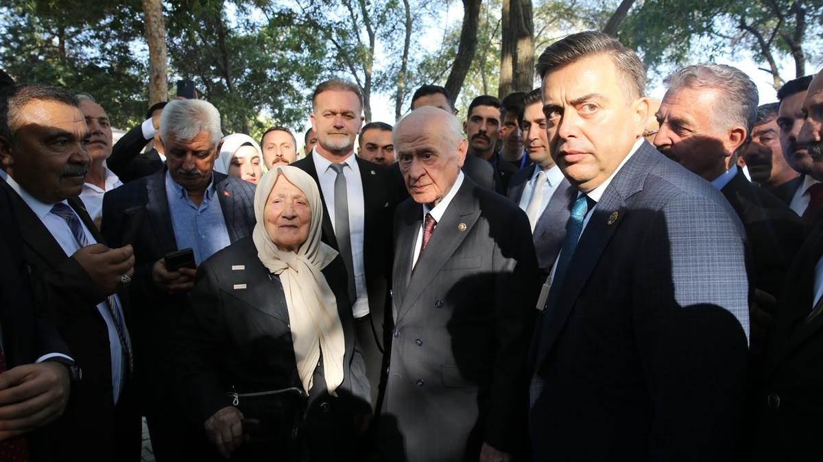 MHP Lideri Baheli, Ahlat'ta partililer ve vatandalarla bulutu