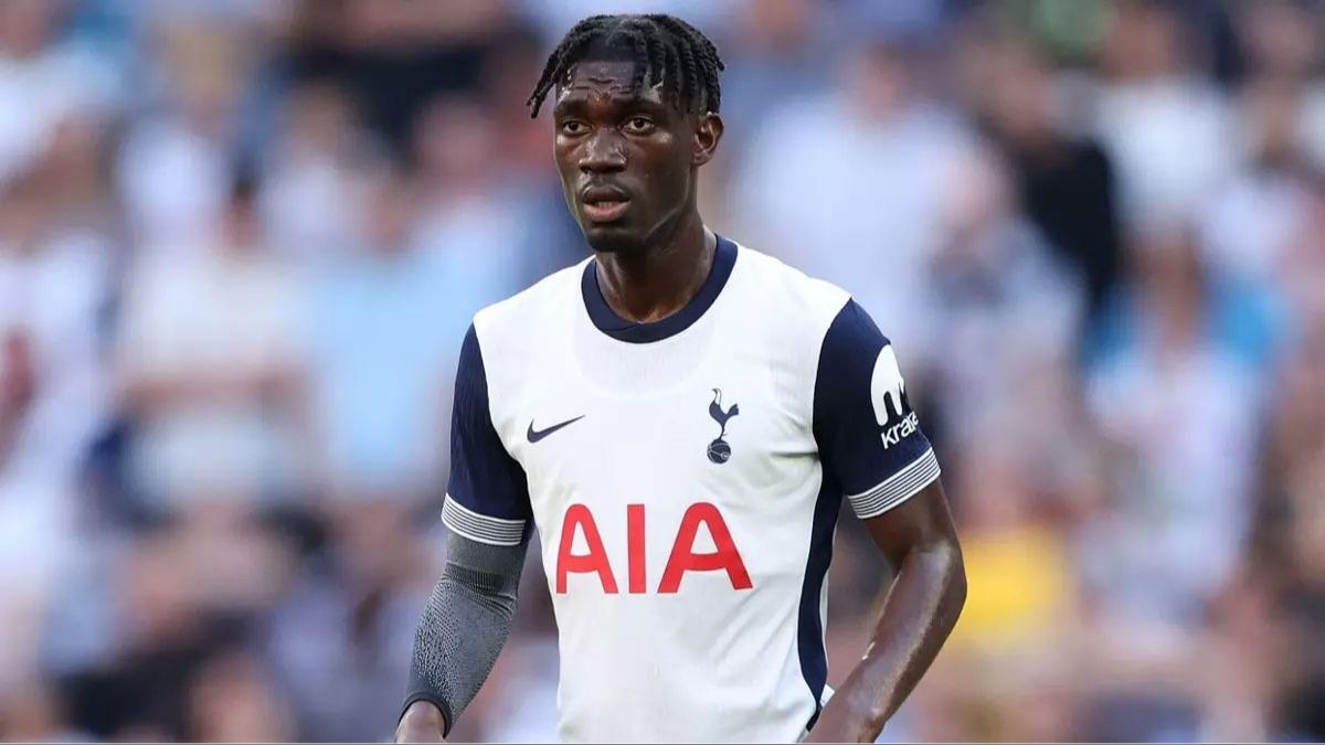 Galatasaray bir transferi daha bitiriyor! Yves Bissouma ile anlama saland