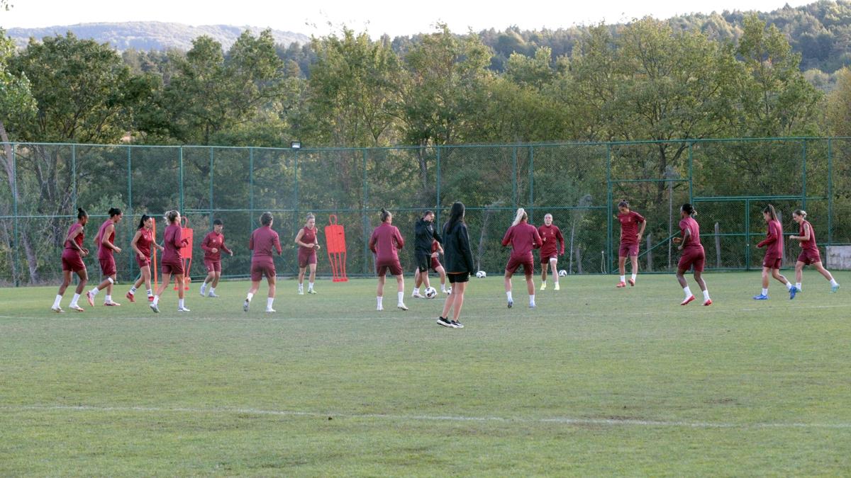 Galatasaray Kadn Futbol Takm yeni sezon hazrlklarn srdryor