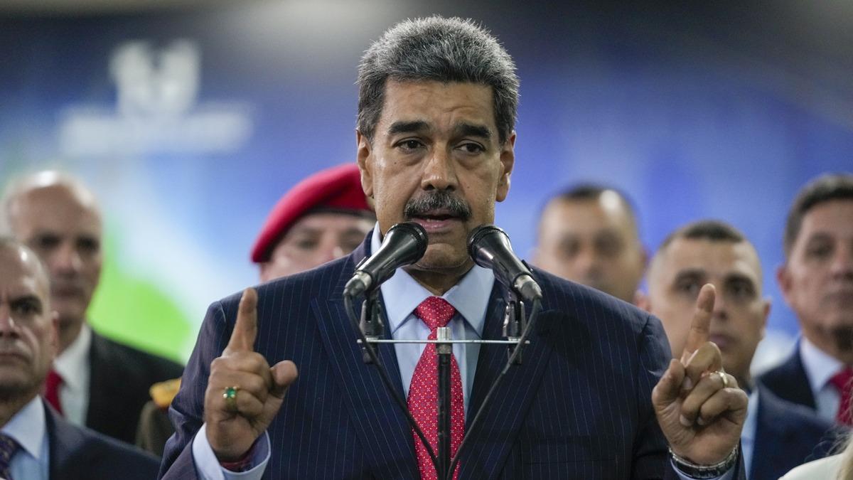 Maduro'dan ABD'ye sava gemisi resti: Topraklarmza dokunmaya kalkmayn