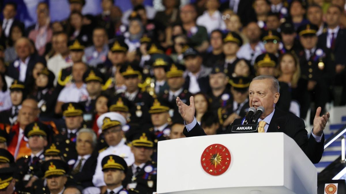 Cumhurbakan Erdoan FET'nn hsran tablosunu izdi: 40 yldr besledikleri militanlar pskrttk