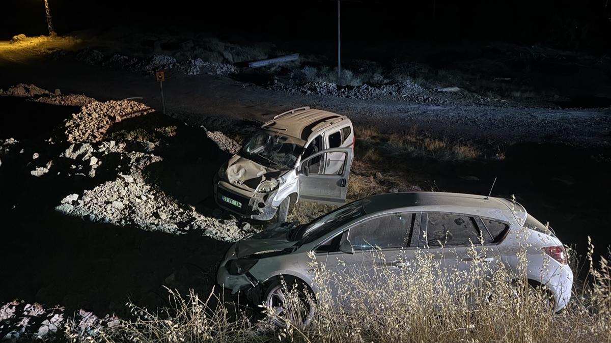 Elaz'da feci kaza: 4' ar ok sayda yaral var