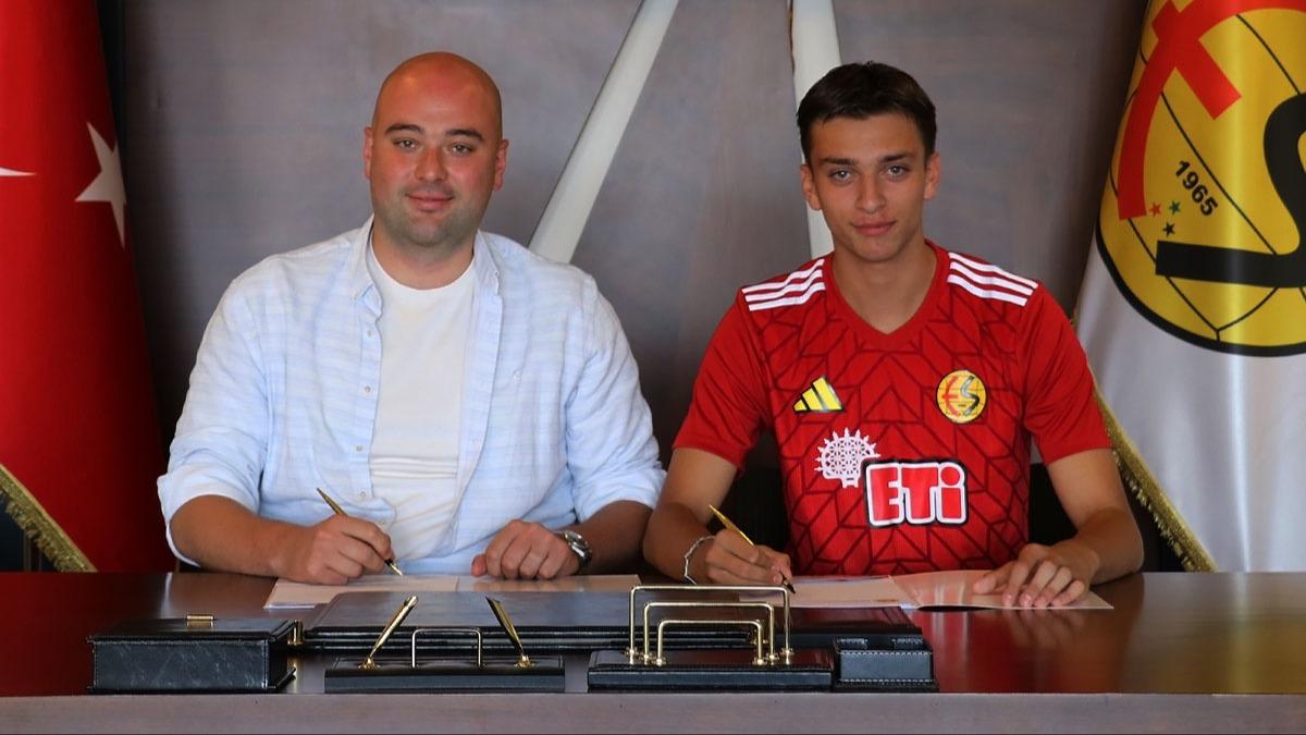 Eskiehirspor, Arda Baran ubuk ile profesyonel szleme imzalad