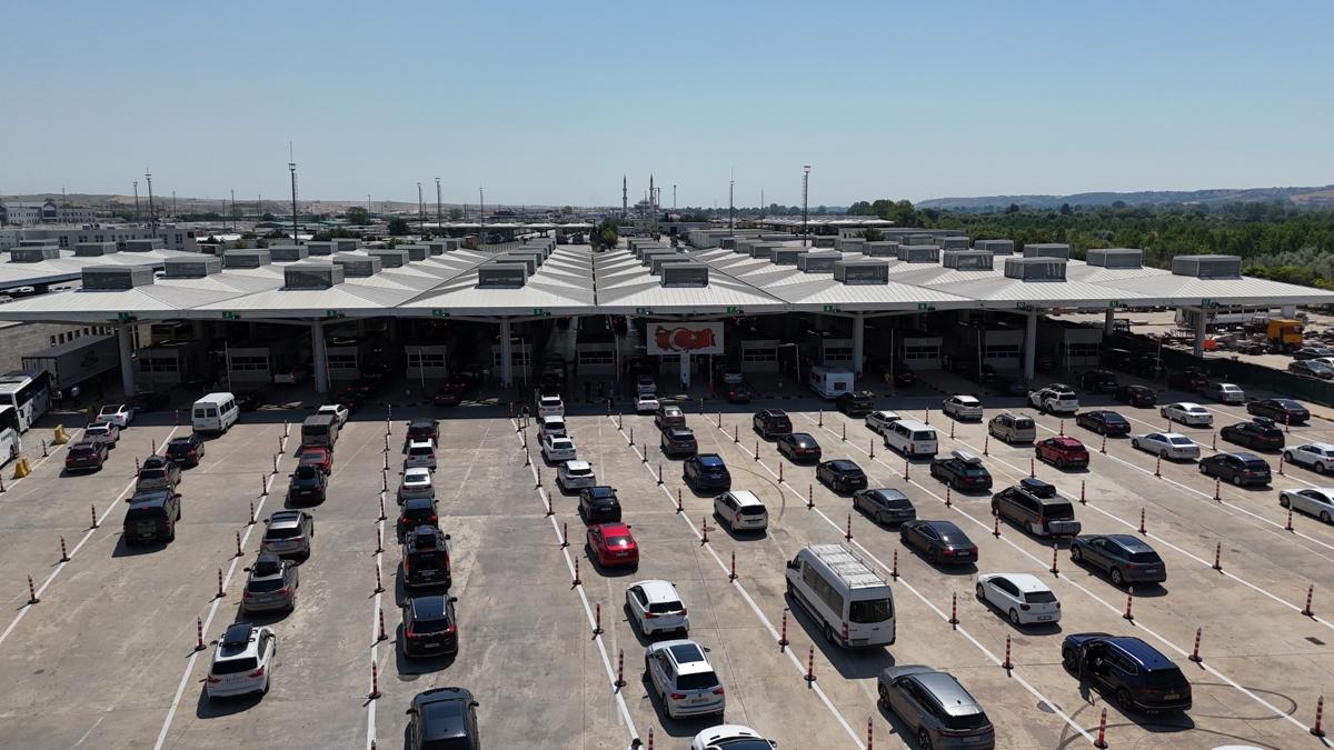 Gurbetiler dn yolunda: ''Topramzn kokusunu almak iin geliyoruz''