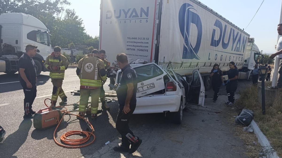 Manisa'da trafik facias: 2 karde hayatn kaybetti