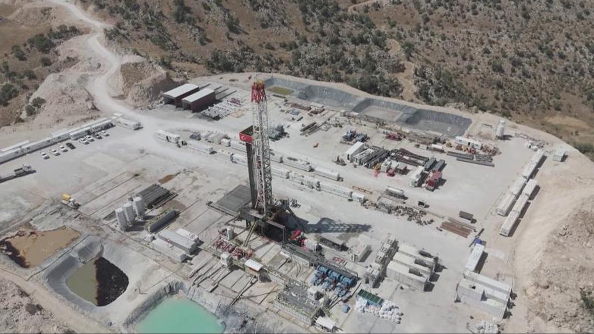 Petrol aramada milli hamle! Seyit Onba ve Naim Sleymanolu sahada 