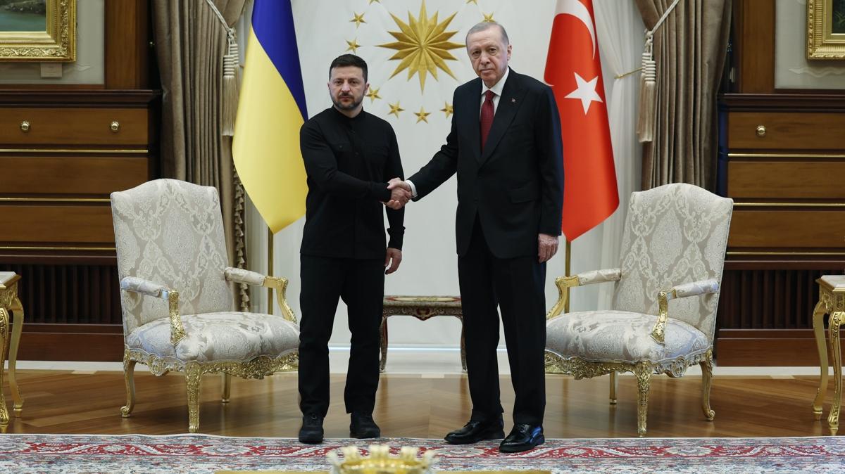 Cumhurbakan Erdoan'dan diplomasi trafii... ''Trkiye, bar iin elinden geleni yapacak''