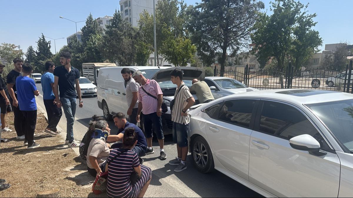 Adyaman'da minibs ile otomobilin arpt: ok sayda yaral var