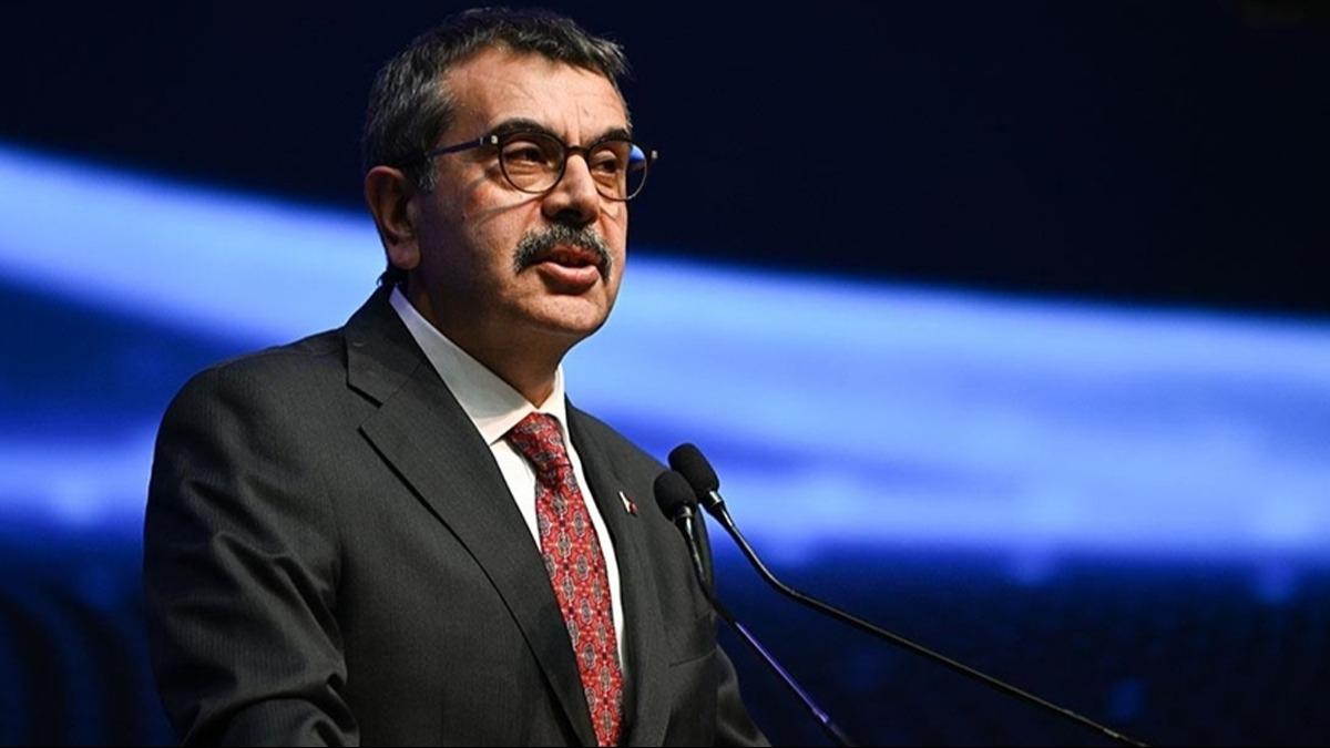 Bakan Tekin'den CHP'ye arkl gnderme: Ak Mahzuni erif'ten Abur Cubur Adam