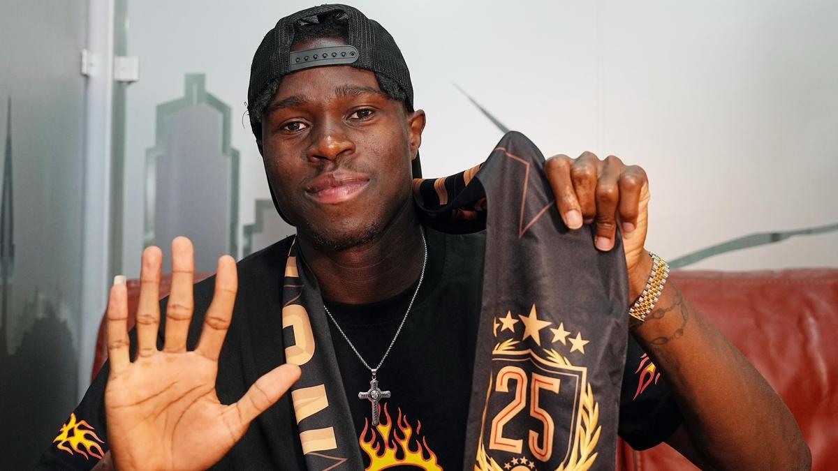 Galatasaray'n 7. Fildiili futbolcusu Wilfried Singo