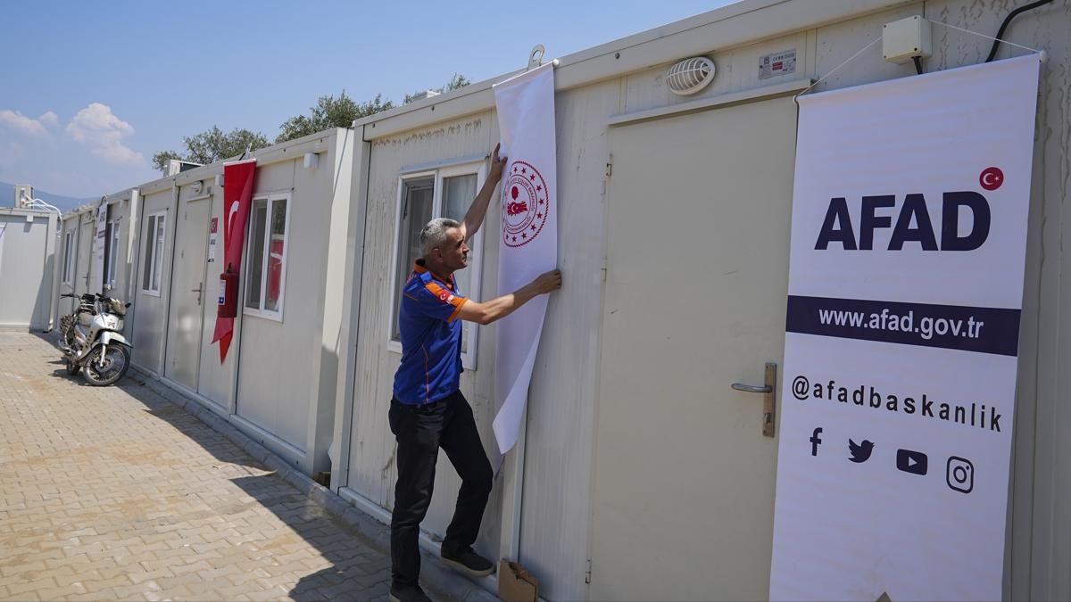 AFAD: zmir'de iyiletirme almalar devam ediyor