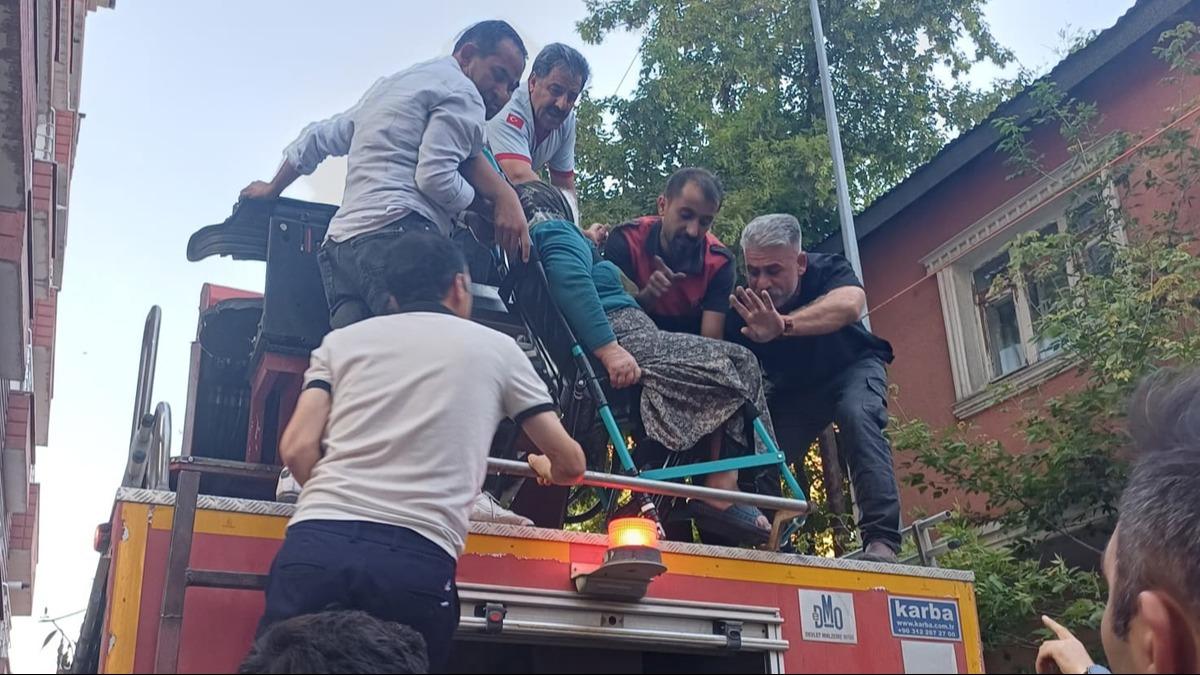 Ar'da binada yangn panii: 15 kii kurtarld