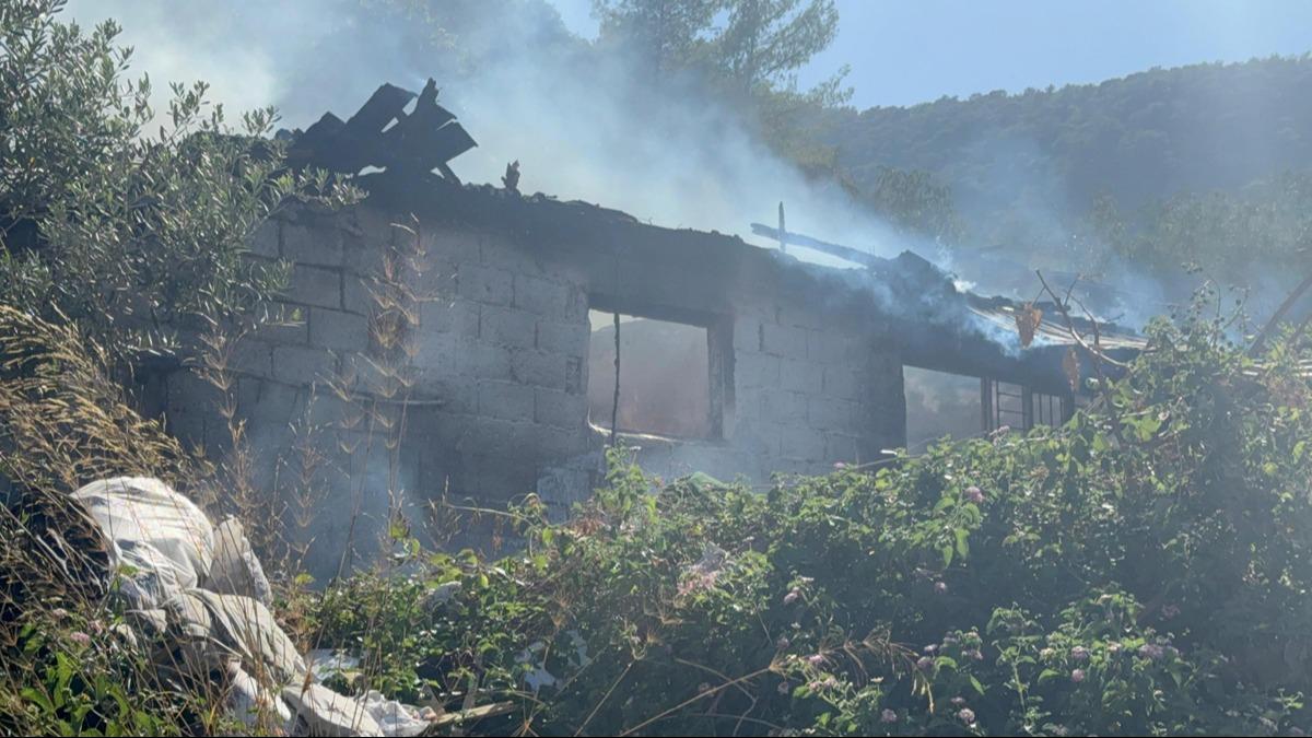 Ailesini diri diri yakyordu: Madde bamls gen evini atee verdi