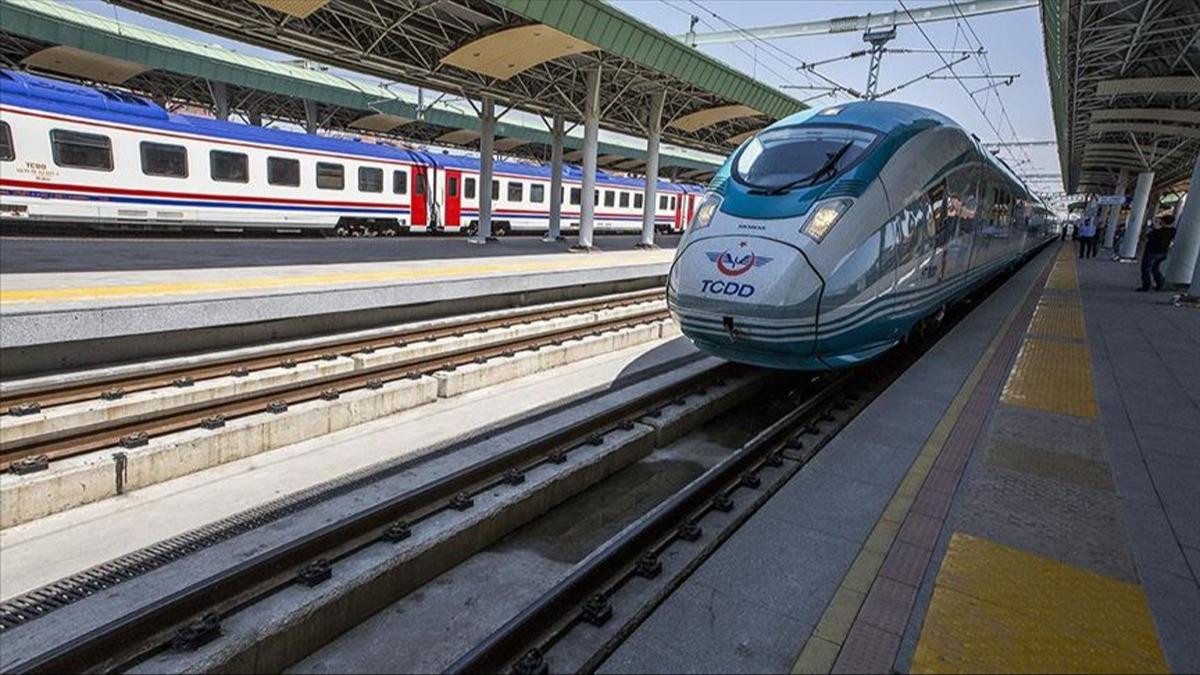 Bakan Uralolu, demir yolu tesislerinde 4 gne enerjisi santralinin devreye alndn bildirdi