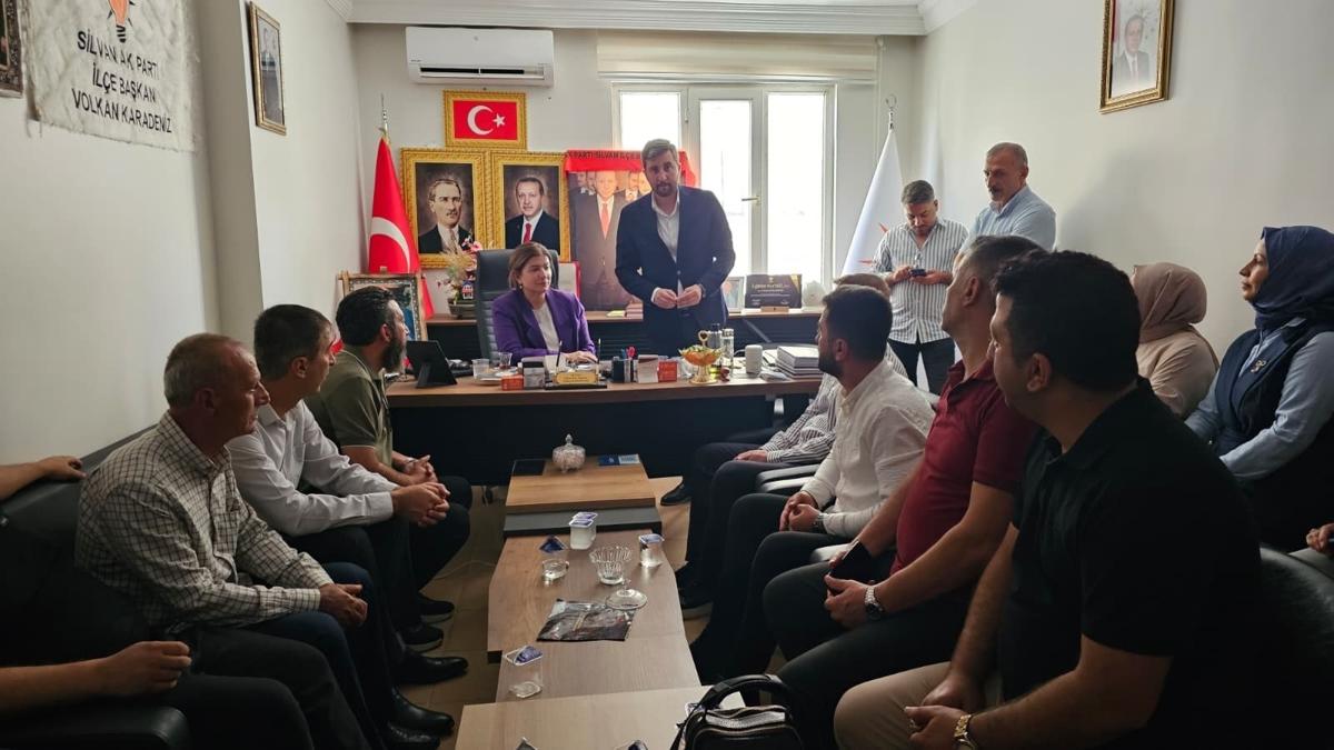 CHP'de istifa depremi: Topluca AK Parti'ye katldlar 