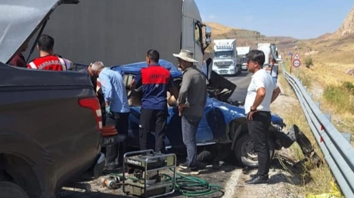 Hakkari'de feci kaza: 3 can kayb 2 yaral