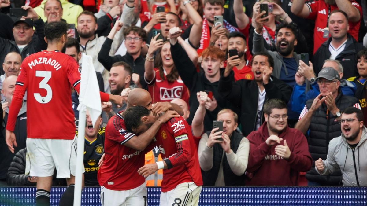 Manchester United uzatmalarda kazand