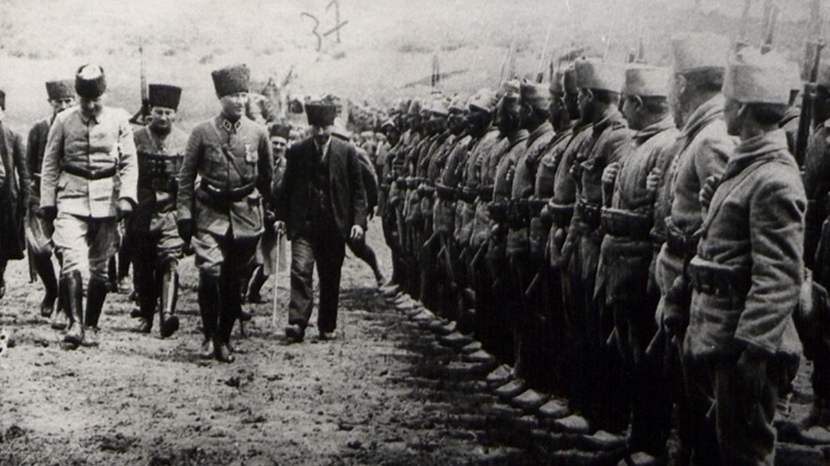 Siyasilerden 30 Austos mesajlar