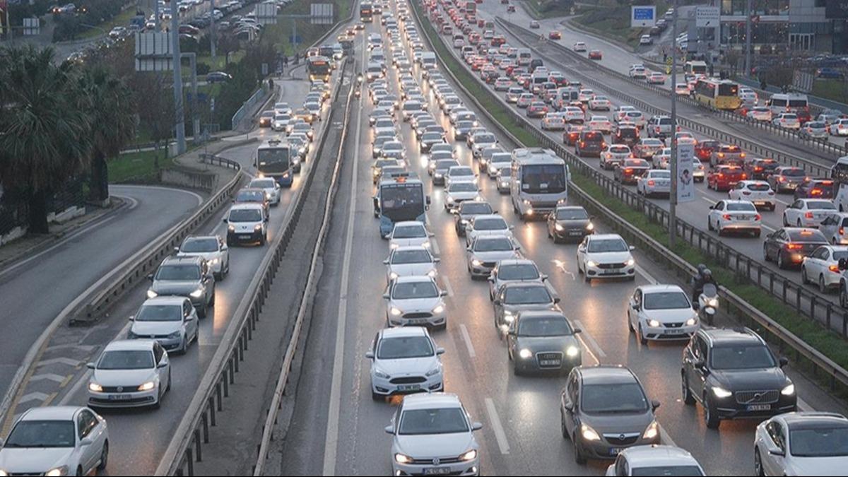 Srcler dikkat! TEM ve D-100'de trafik dzenlemesi: Geici olarak kapatlacak