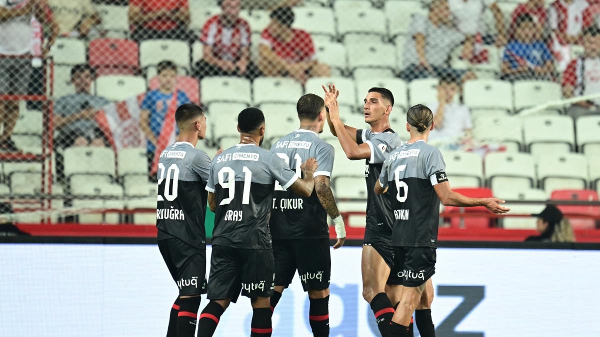 Fatih Karagmrk ligde galibiyetle tant