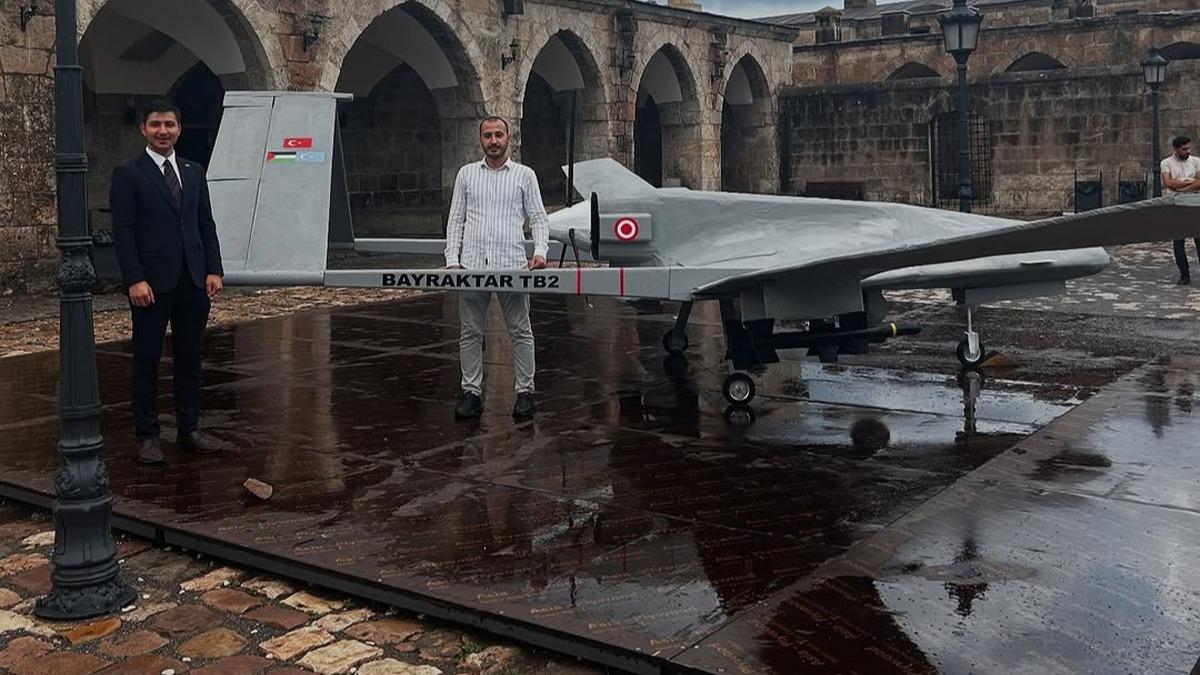 Hatay'da iki arkada Bayraktar TB2'nin ahap maketini tasarlad