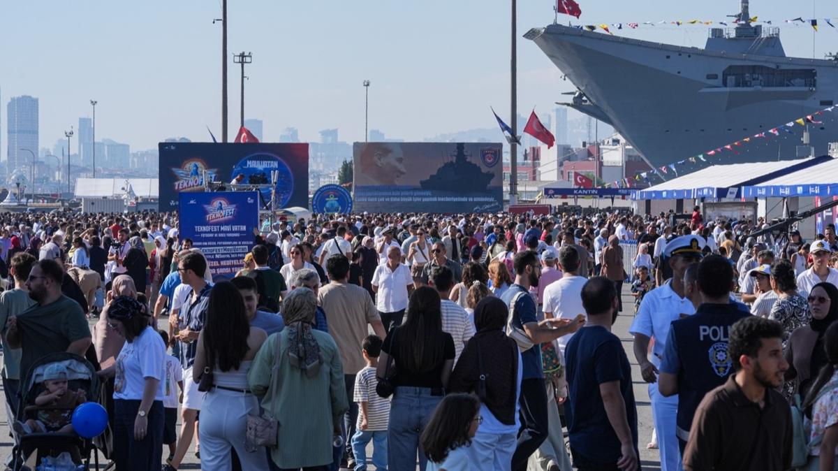 ''TEKNOFEST Mavi Vatan''a son gn akn... TCG Anadolu iin uzun kuyruklar olutu