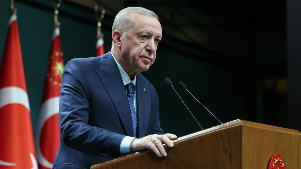 Cumhurbakan Erdoan'dan 12 Dev Adam'a tebrik... TBF Bakan Trkolu'nu telefonla arayarak kutlad