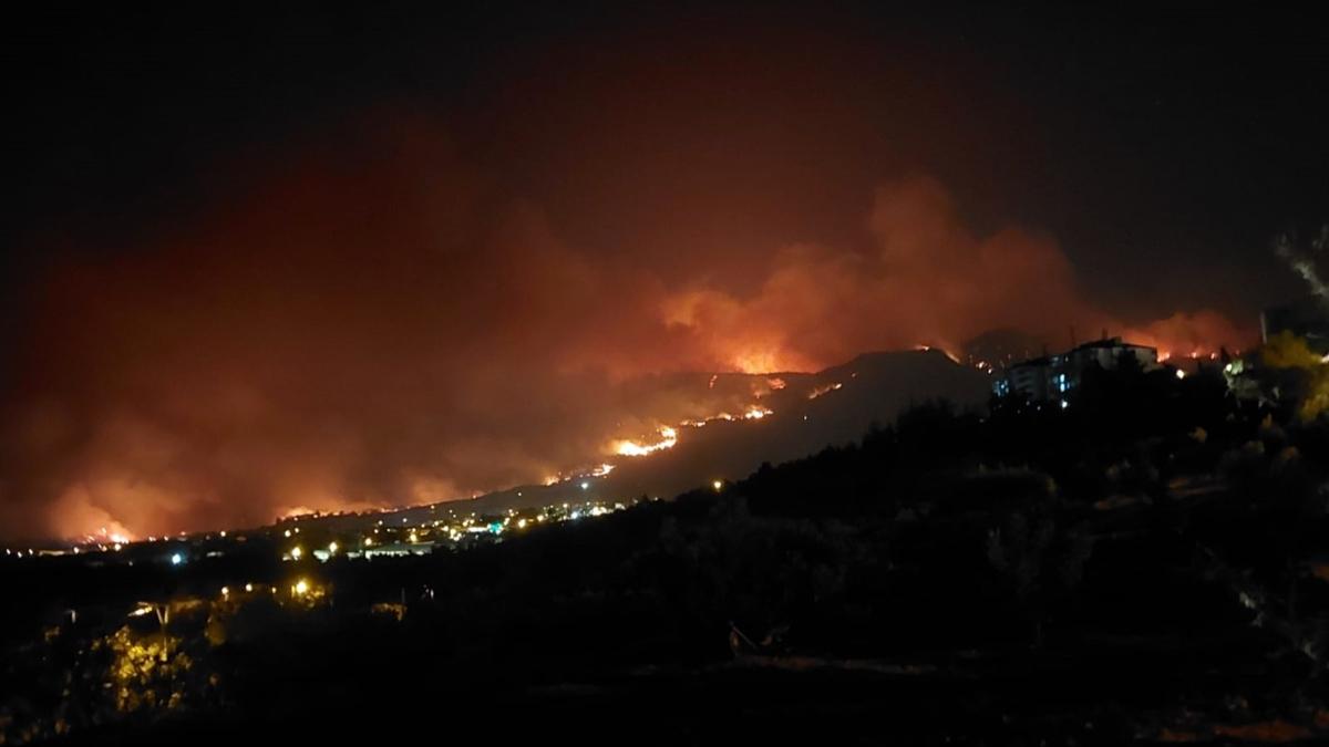 Denizli'nin Buldan ilesindeki orman yangnna mdahale sryor