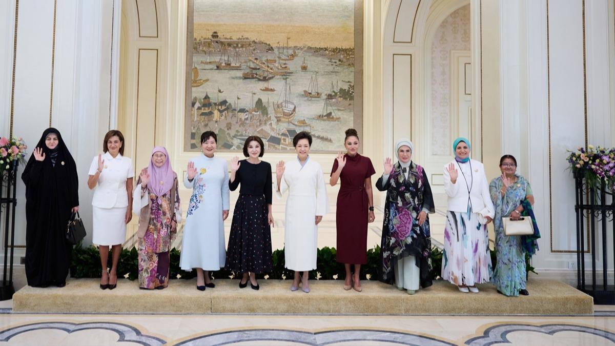 Emine Erdoan, in'de liderlerin eleri ile bir araya geldi
