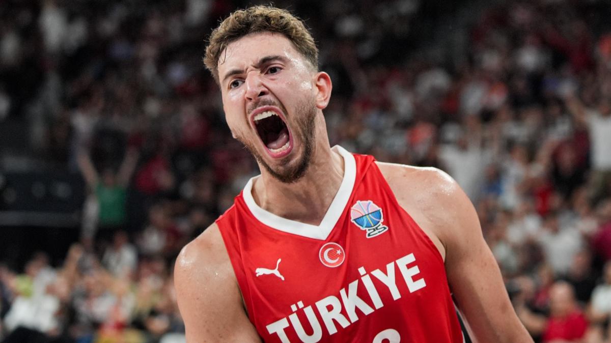 12 Dev Adam grup liderlii iin sahaya kacak! Rakip Srbistan