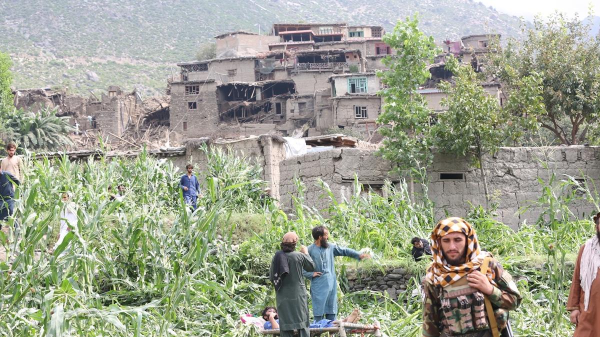 Afganistan'da meydana gelen 6 byklndeki depremde l says 1400' geti