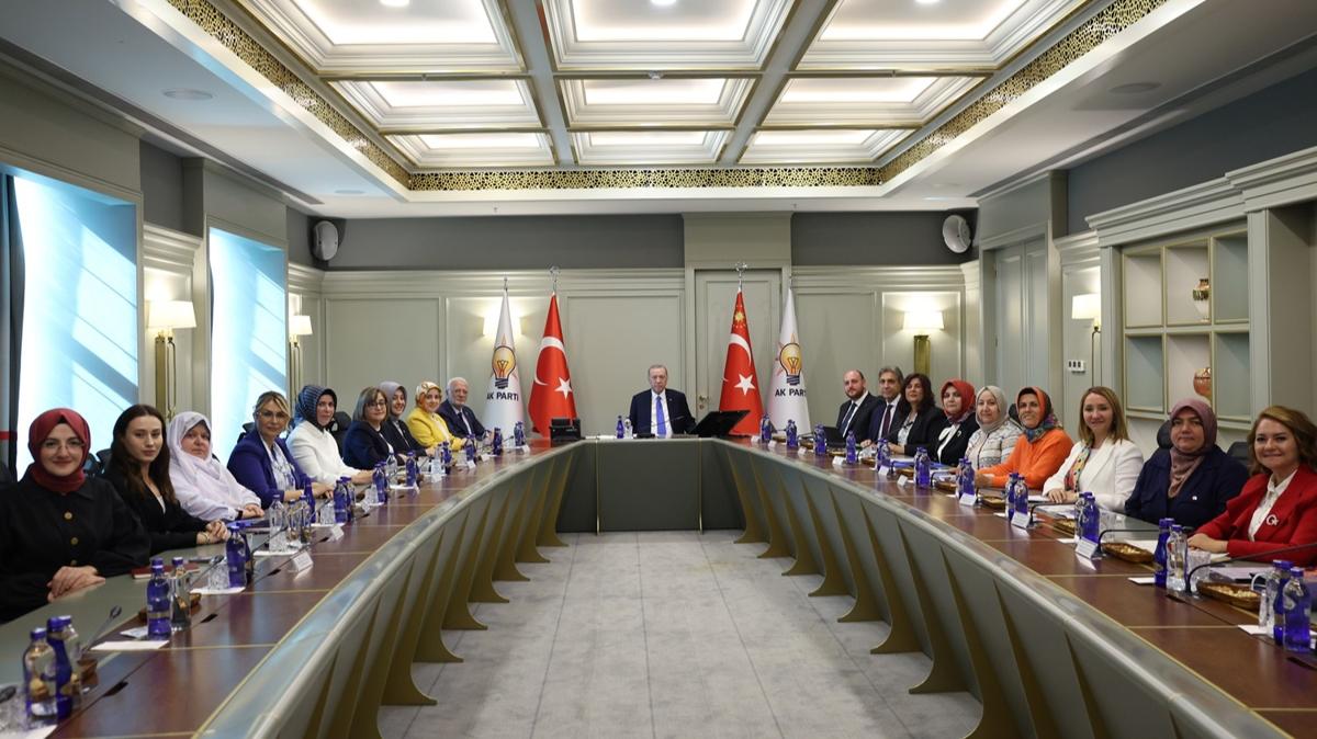 Cumhurbakan Erdoan AK Partili kadn belediye bakanlarn kabul etti