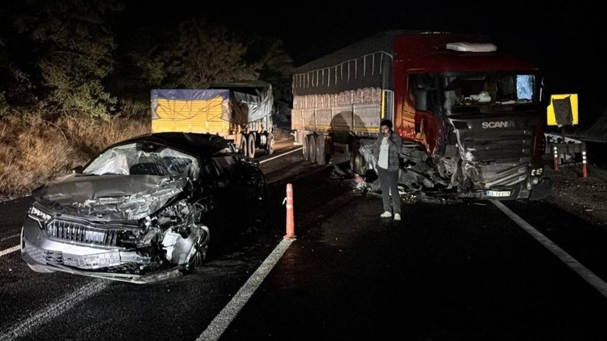 Bilecik'te zincirleme trafik kazas: 2 ekici ve 3 otomobil birbirine girdi