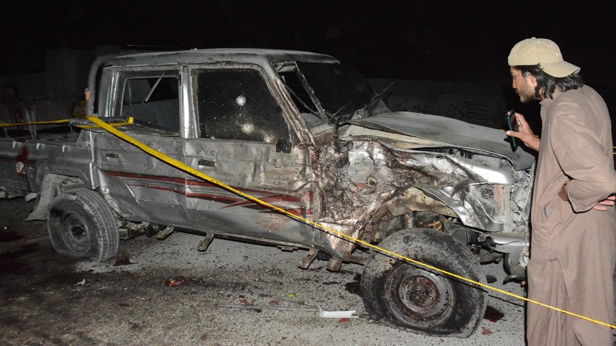 Pakistan'da askeri birlie bombal saldr: l ve yarallar var