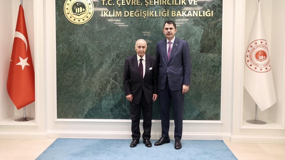 Bakan Kurum, eski TBMM Bakanlarndan Hikmet etin ile grt