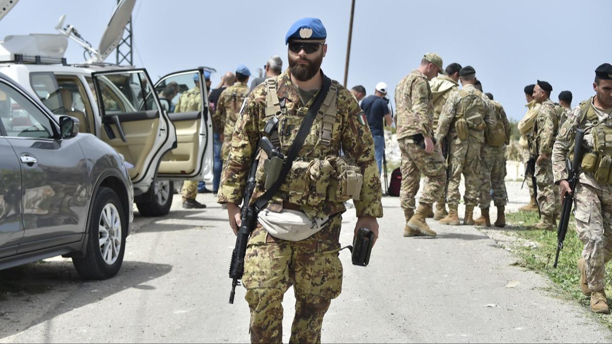 srail'den UNIFIL'e tehlikeli saldr!  Blgeye 4 el bombas atld  