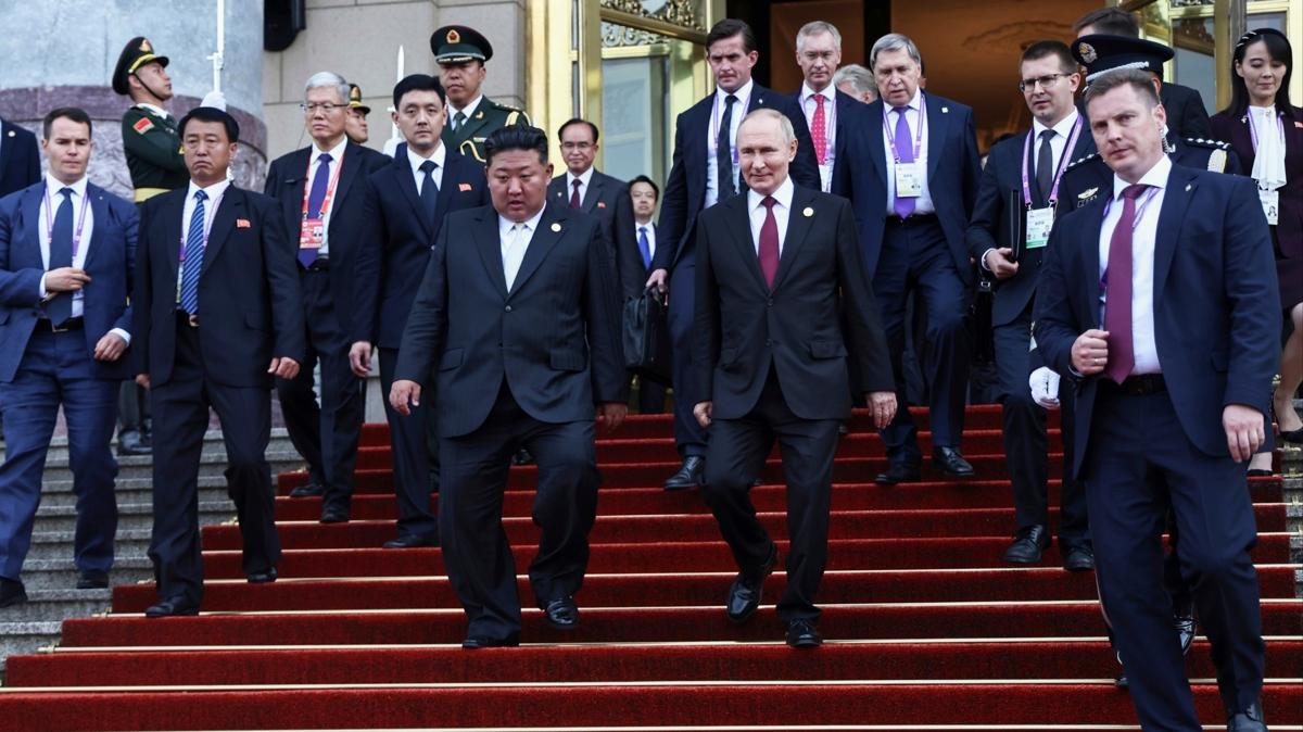 Putin ile Kim Jong-un bir araya geldi